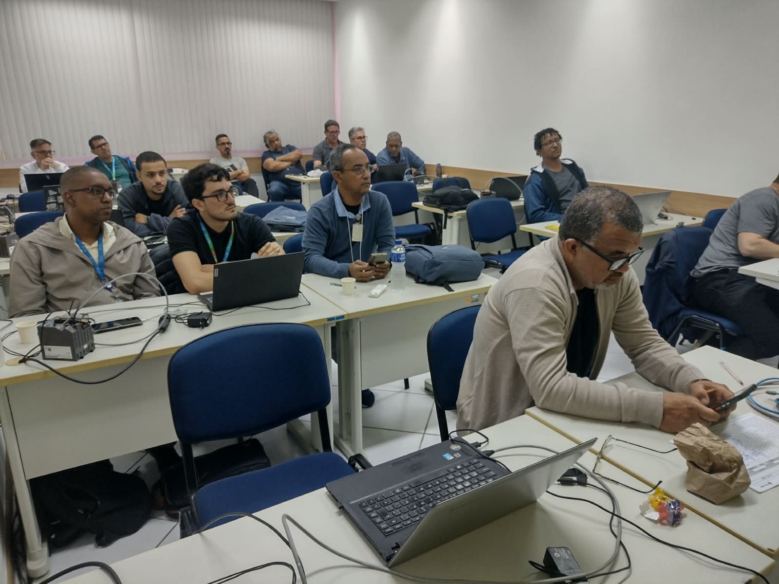 Diretor Técnico da ASEAC promove treinamento avançado em automação industrial com Tecnologia Docker